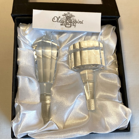 New in Box Oleg Cassini Crystal Bottle Stoppers Faceted Clear Heavy Weight NiCE - Picture 1 of 16